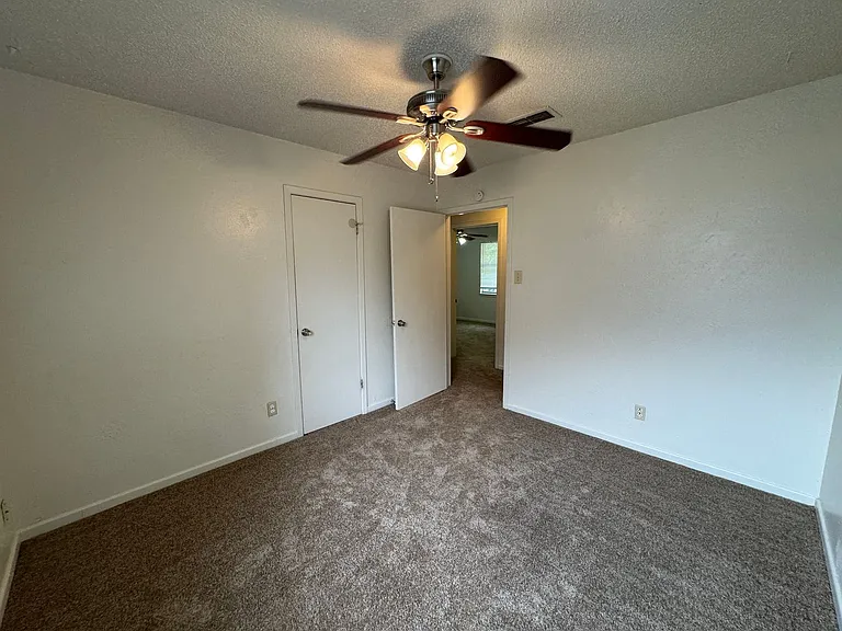 1409 Gardenia Ave — Photo 12