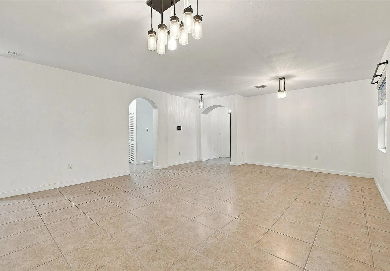 3 bed, 1844 sqft, $4,200 — Photo 2