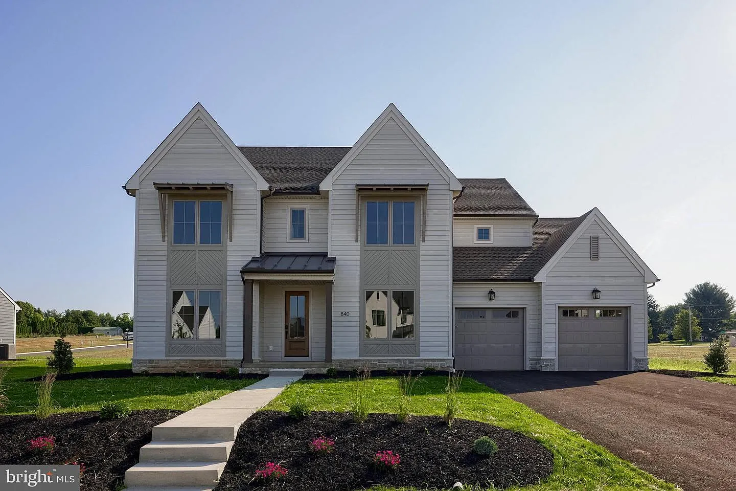 840 Wheatfield Ln photo 1
