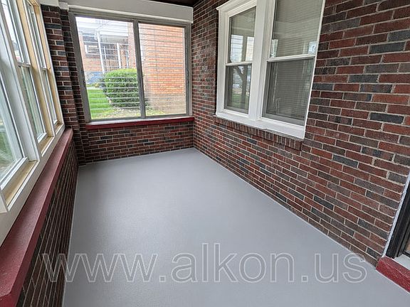 2nd image of 2230 Lucina Ave