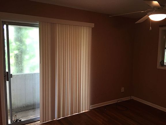 5th image of 214 Hillcrest Dr