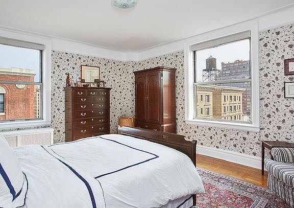 4th image of 300 W 83rd St #14A
