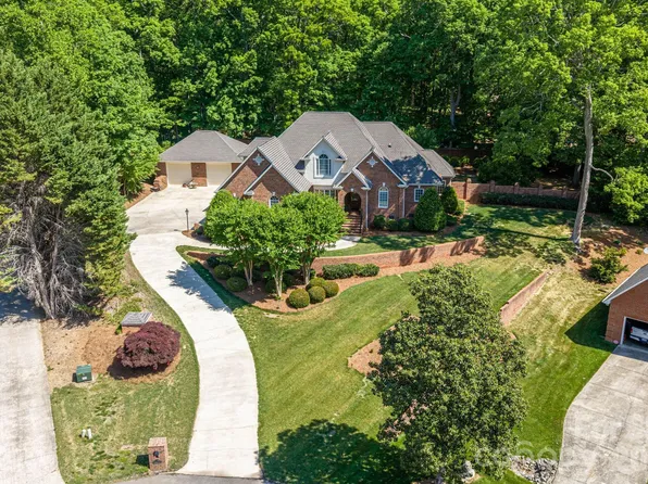 110 Elizabeth Ct, Mount Holly, NC 28120