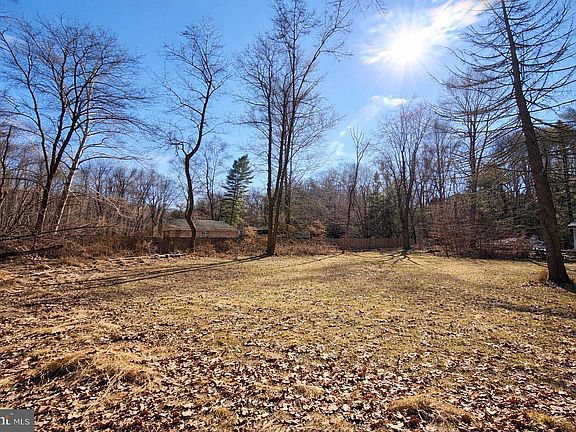 3rd image of 3020 Nova Scotia Rd