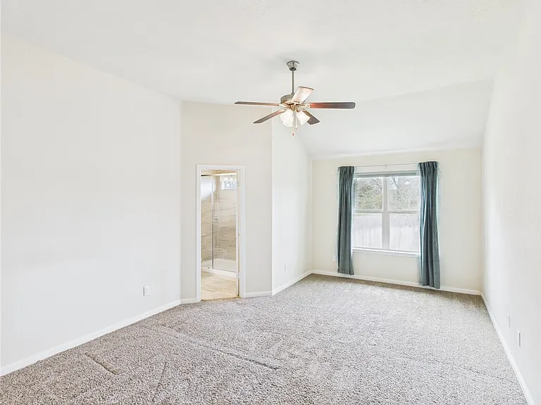2102 Polmont Dr — Photo 10
