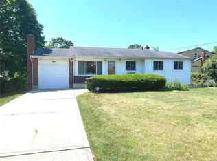 8 Fire Road Dr, Bay Shore, NY 11706