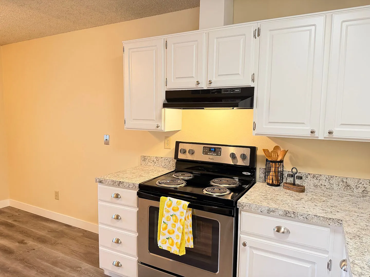 Village Square Apartments — Photo 3