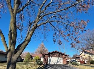 640 W Eggerding Dr, Addison, IL 60101