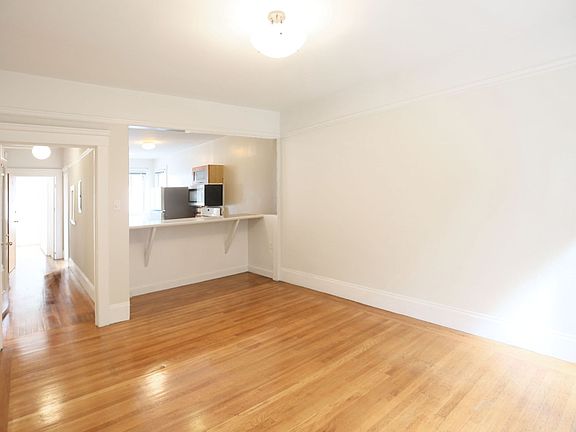 5th image of 725 Grove St APT 9