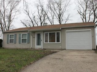 832 Tomahawk Dr, Ottawa, IL 61350