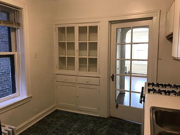 3rd image of 4435 N Wolcott Ave APT 3S