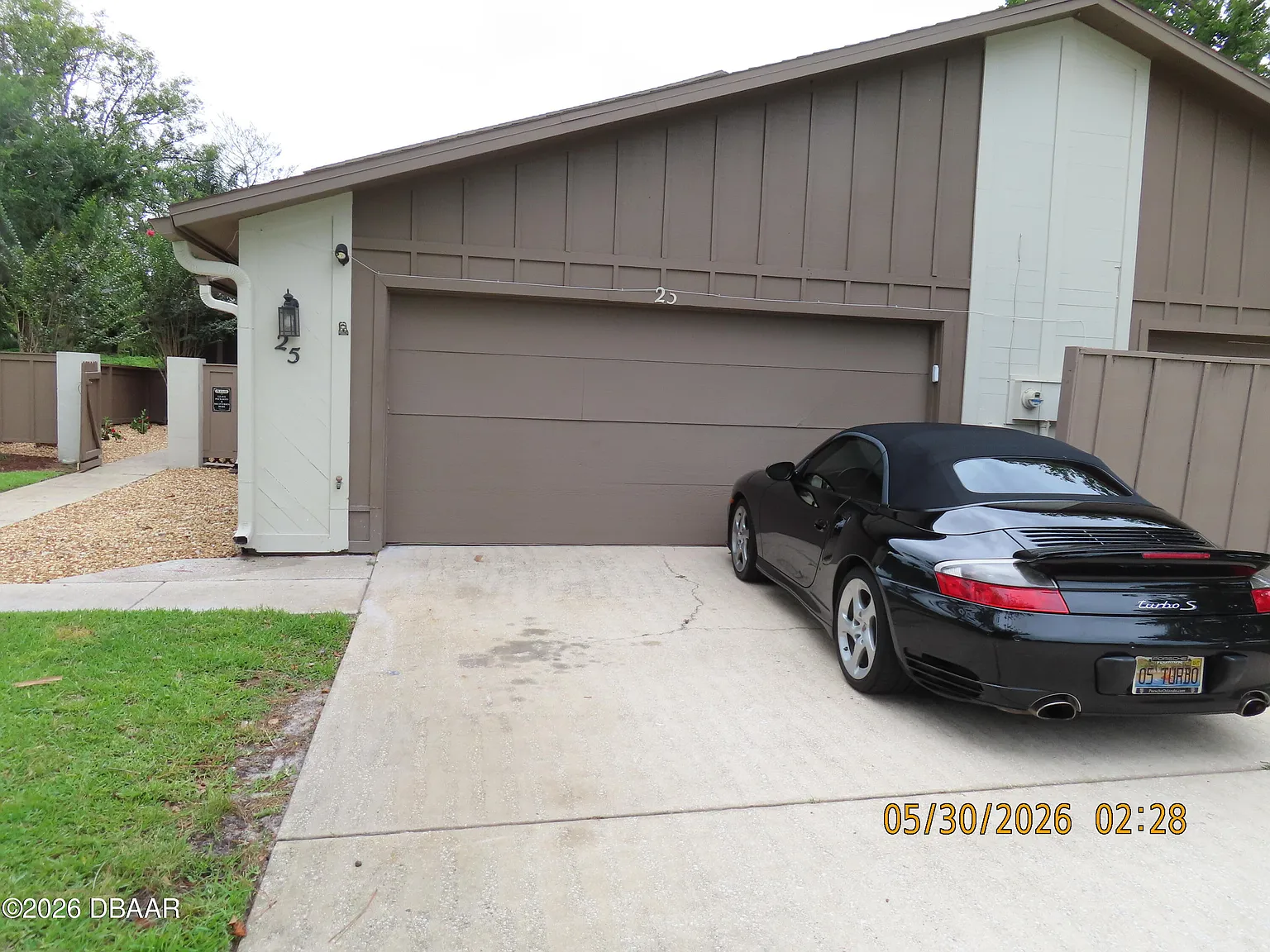 3 bed, 3.0 bath, 2056 sqft, $2,500 — Photo 2