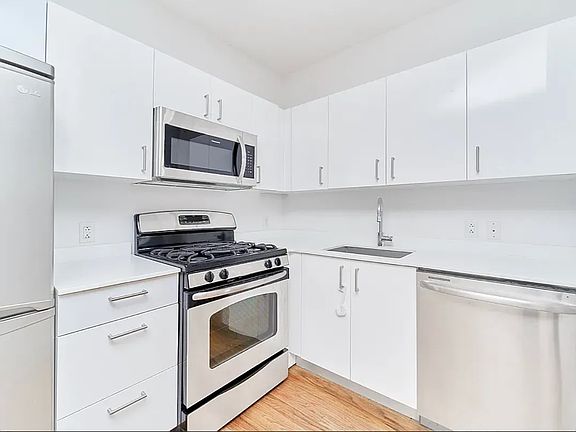 3rd image of 115 Calyer St #7D
