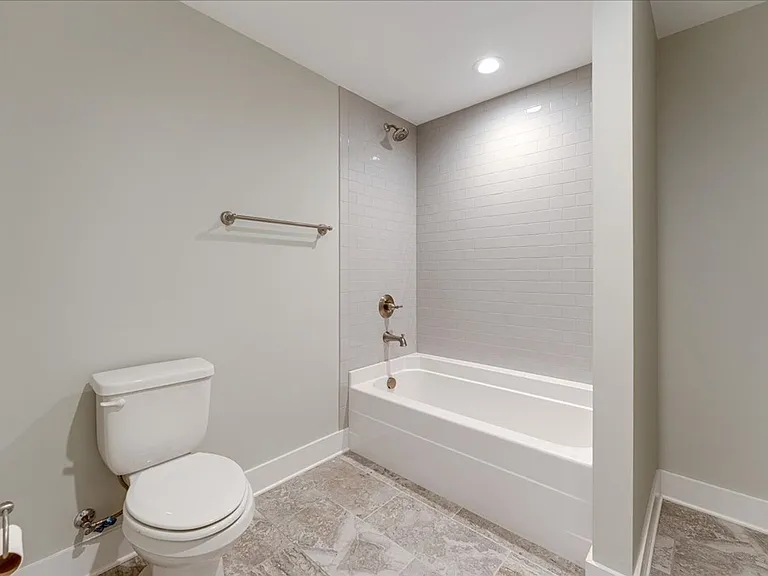 2318 Large Oak Dr — Photo 29