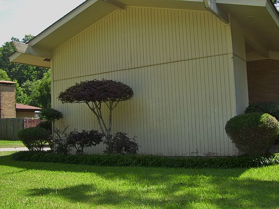 3rd image of 304 Meadowview Dr