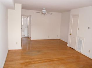 907 25th St NW APT 1, Washington, DC 20037