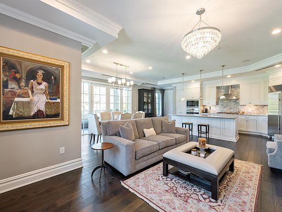 4th image of 1000 Royal Ct