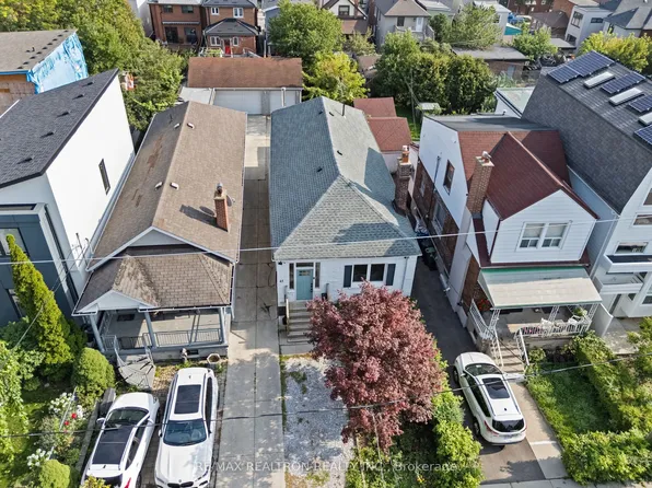 41 Ashbury Ave, Toronto, ON M6E 1V6