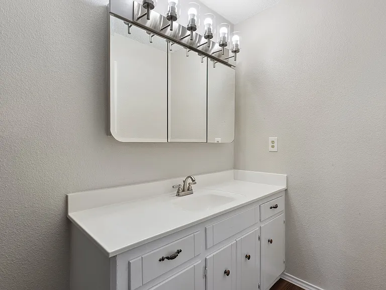 105 Wisteria Ct — Photo 16