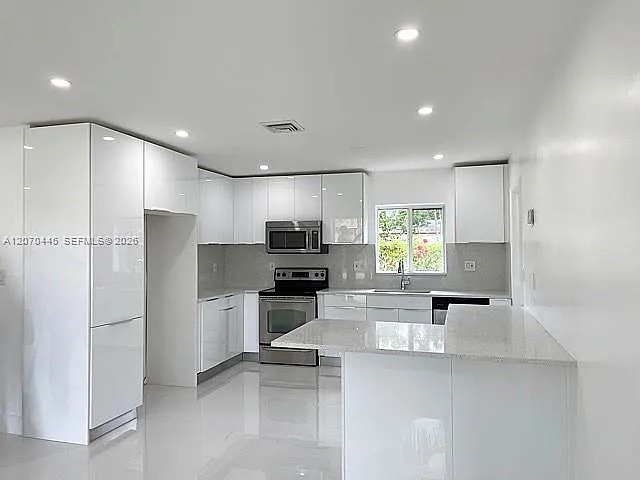 15900 SW 102nd Ave — Photo 2