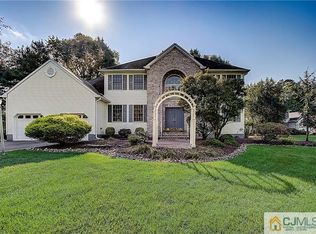 2 Tall Maple Ct, Monroe Township, NJ 08831