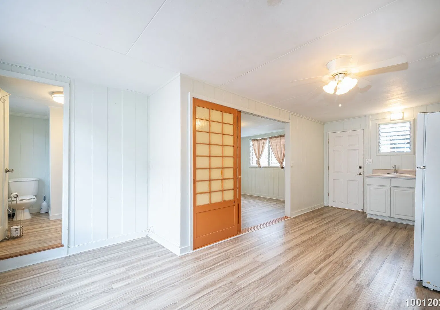 Charming Honolulu Cottage 1 Bedroom with Secured Parking! — Photo 3