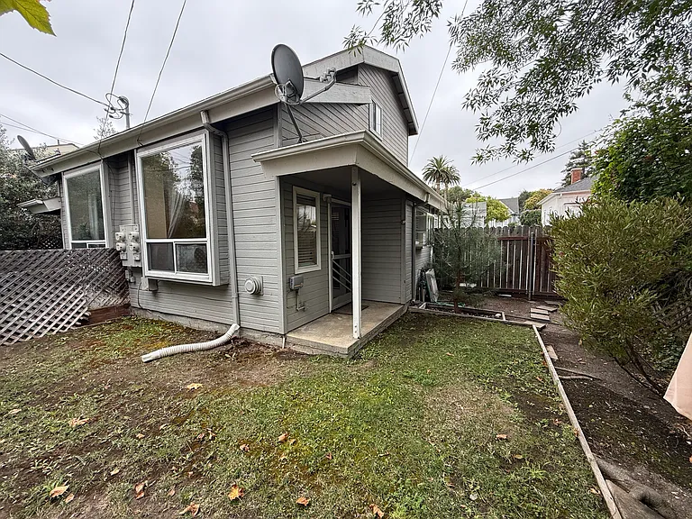 458 Islay St #A — Photo 10