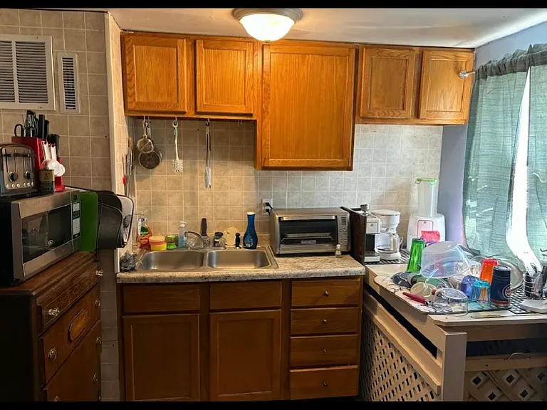 1035 Elmhurst Ave — Photo 10
