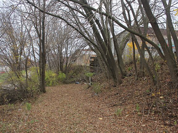 3rd image of 902 Water Ave