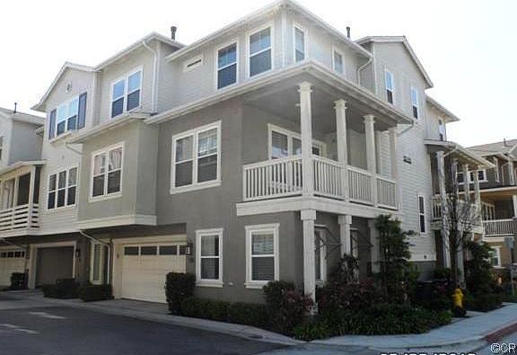 2nd image of 1800 Oak St Unit 330