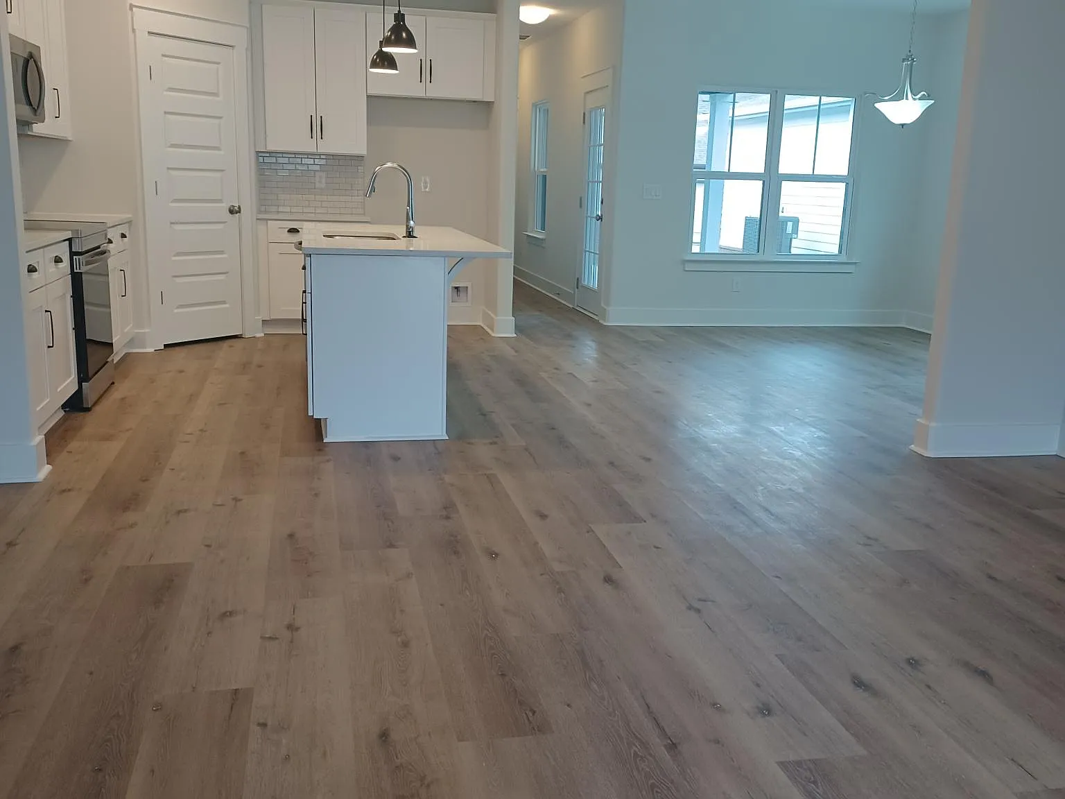 3 bed, 3.5 bath, 1931 sqft, $2,200 — Photo 2