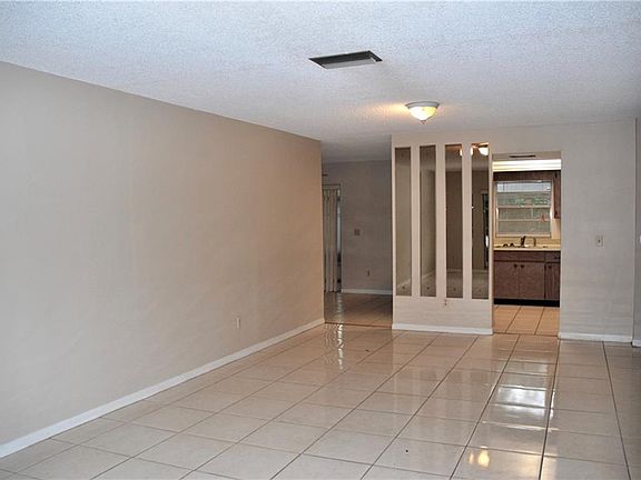 3rd image of 9720 Hidden Oaks Cir