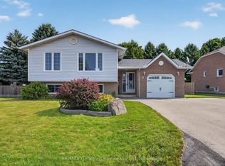3 Copeland St, Penetanguishene, ON L9M1K3