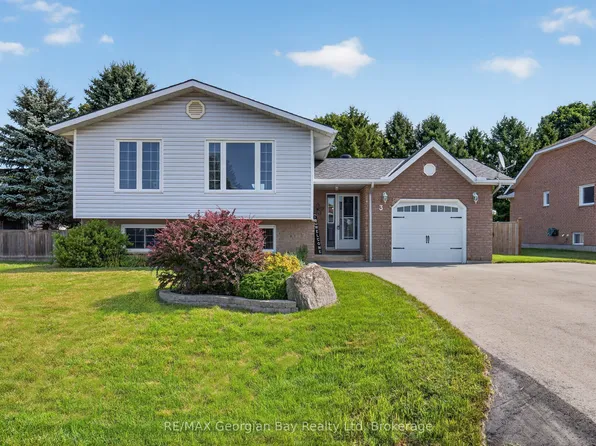 3 Copeland St, Penetanguishene, ON L9M 1K3