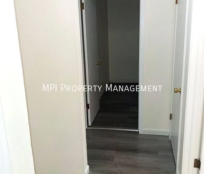 9519 W Bradley Rd — Photo 5