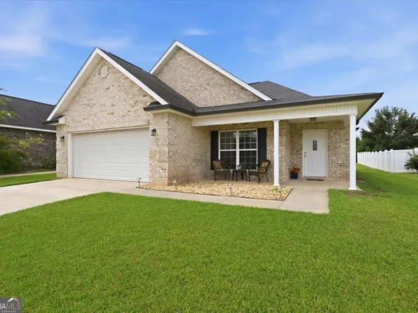 305 Lamplight Dr, Byron, GA 31008