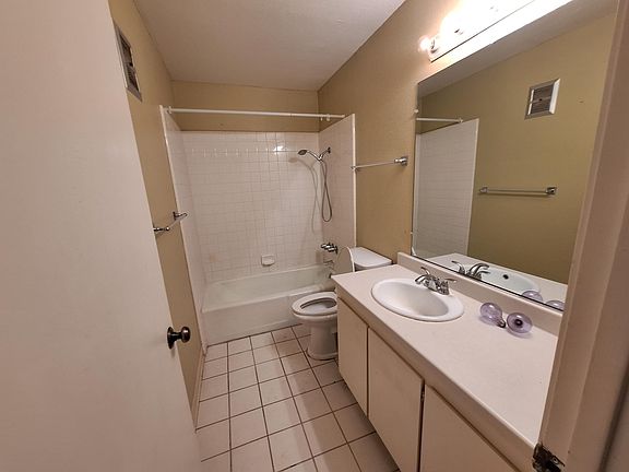 3rd image of 283 Tradewinds Dr