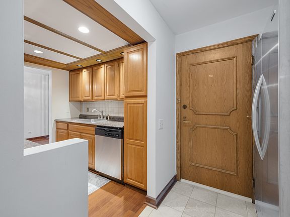 4th image of 540 Biesterfield Rd APT 305