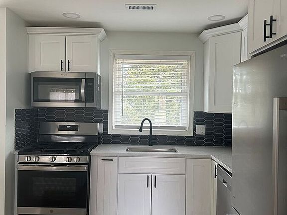 4th image of 203 Exeter Ct