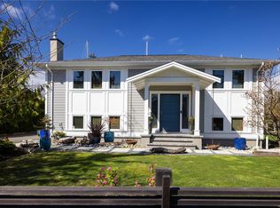 10444 Allbay Rd, Sidney, BC V8L2P1
