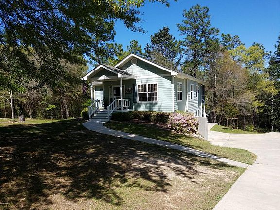 3rd image of 1015 Highlands Cres
