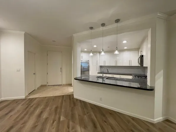 12000 Goshen Ave APT 204, Los Angeles, CA 90049