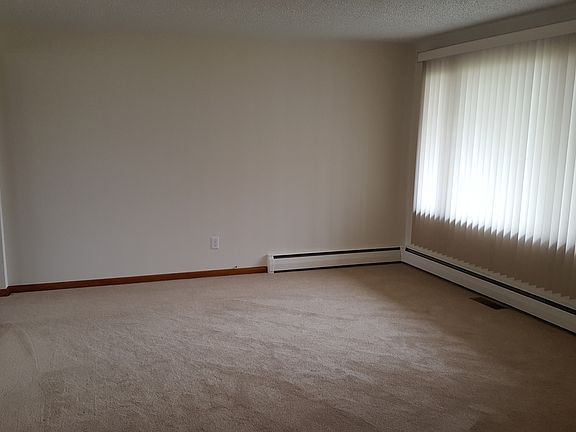 5th image of 151 Laurelton Dr