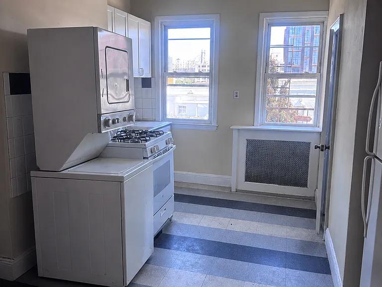 543 47th Ave #6 — Photo 6