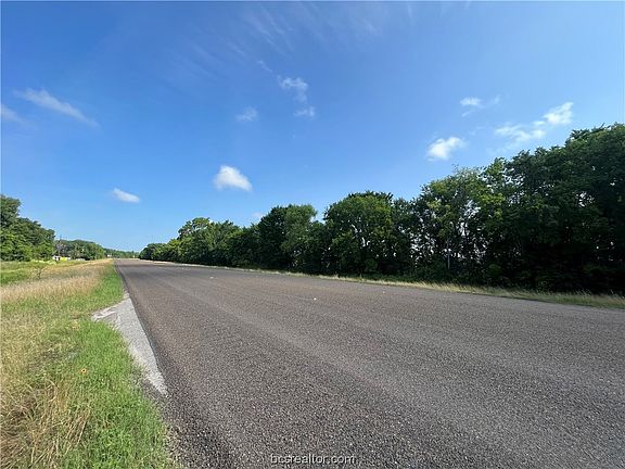 4th image of 11864 Highway 105 E
