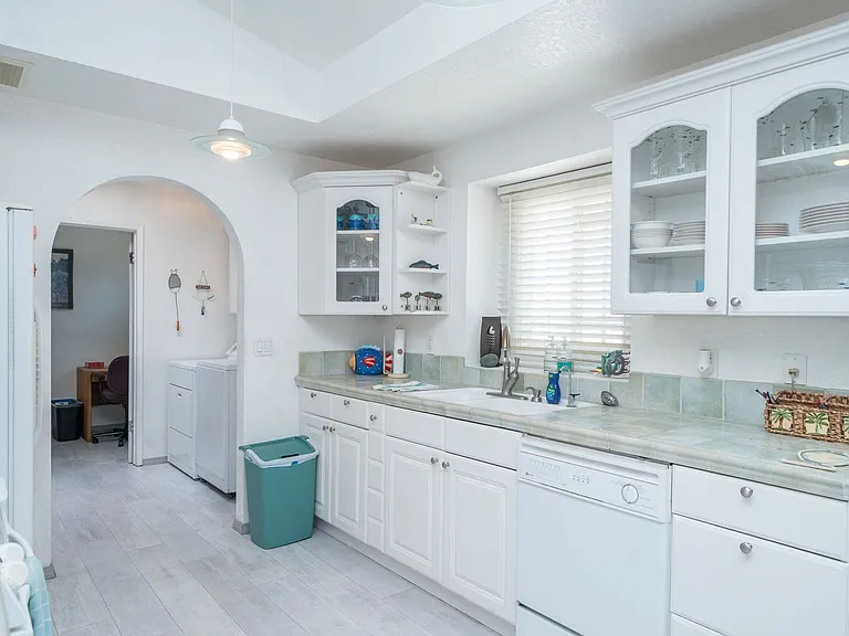 3910 Coral Reef Dr — Photo 30