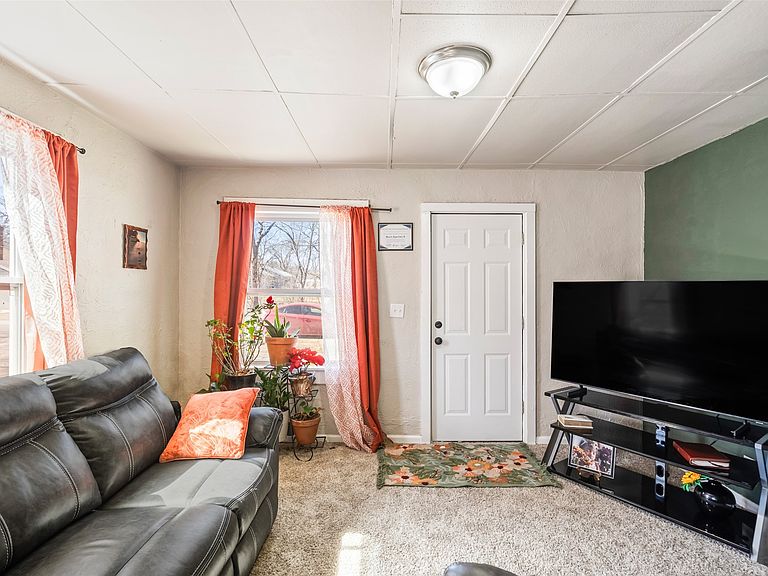 Listing photo 5