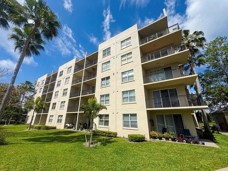 26 Royal Palm Way #201 — Photo 30