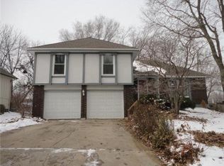 508 NE Noeleen Ln, Lees Summit, MO 64086
