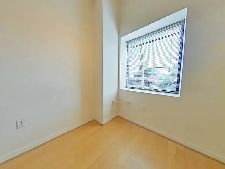 1011 W Marshall St #207 — Photo 4